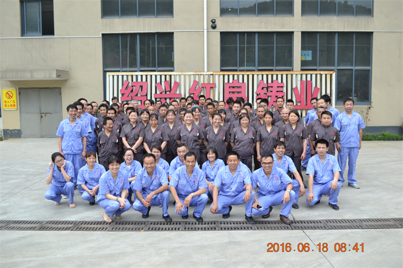 2016.06.18公司管理團(tuán)隊與部分一線員工統(tǒng)一著裝合影，展示干部員工團(tuán)結(jié)、積極向上風(fēng)采.JPG